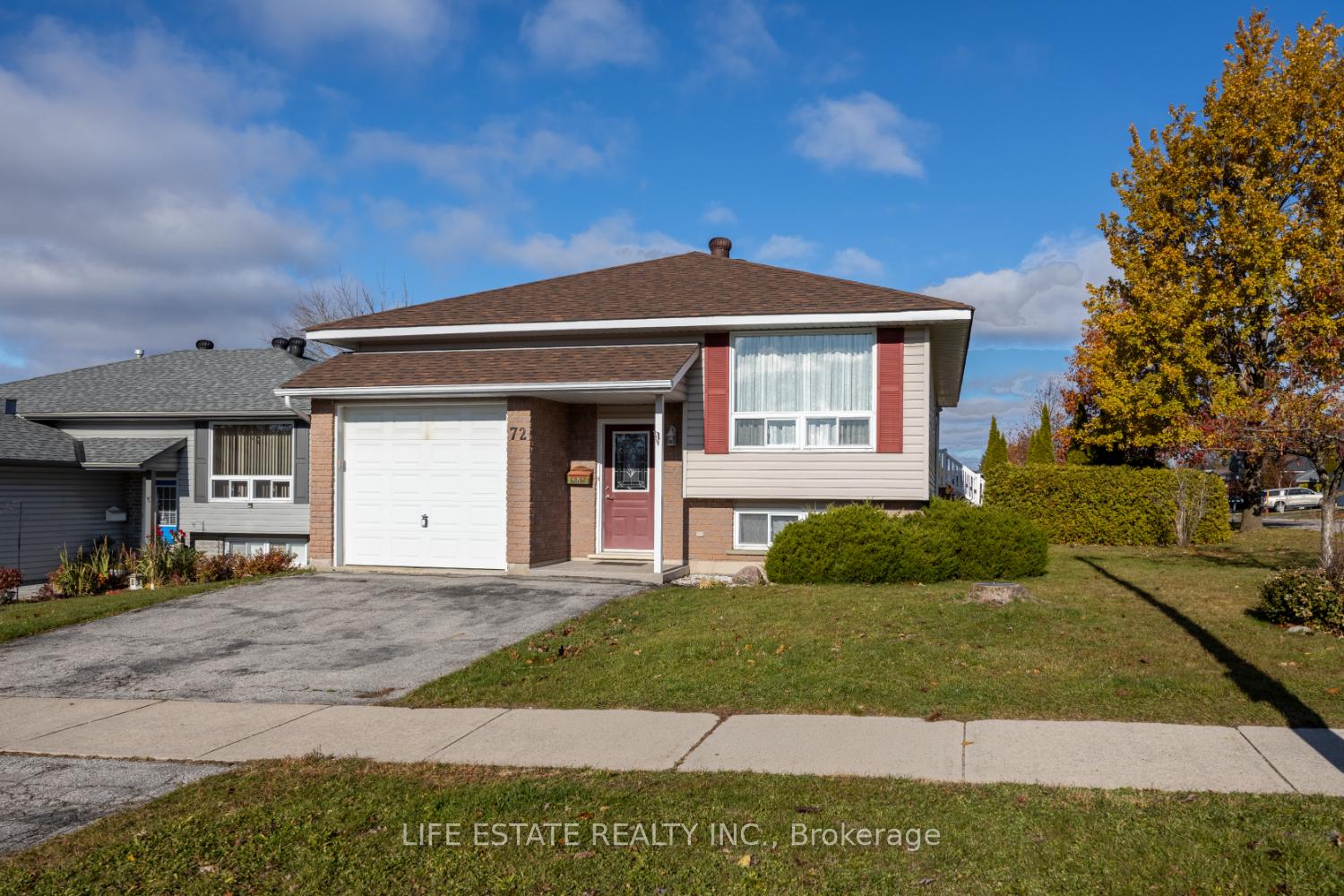 Photo 2 of 72 Calverley Street, Orillia — HOMEH