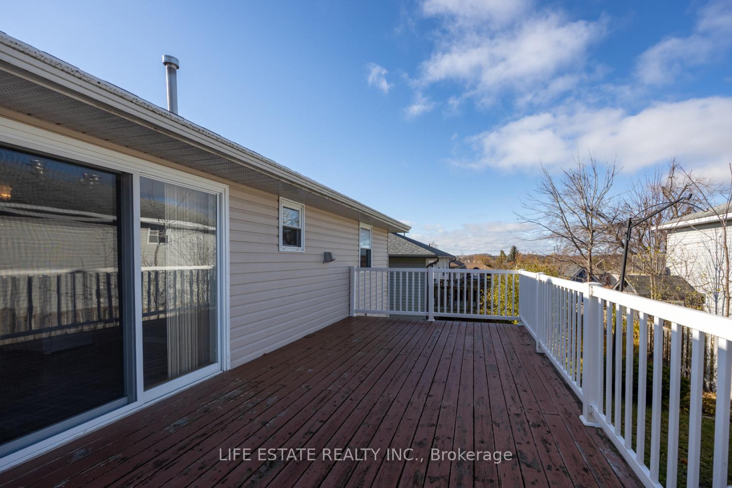 Photo 4 of 72 Calverley Street, Orillia — HOMEH