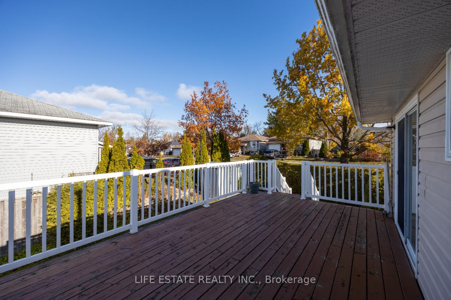 Photo 5 of 72 Calverley Street, Orillia — HOMEH