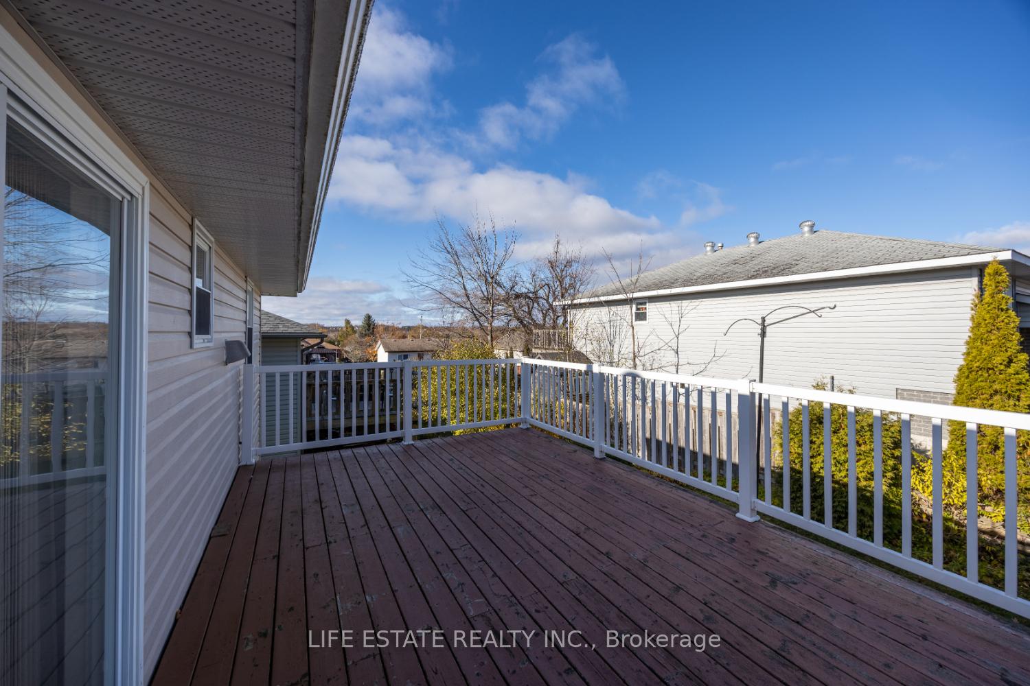 Photo 6 of 72 Calverley Street, Orillia — HOMEH