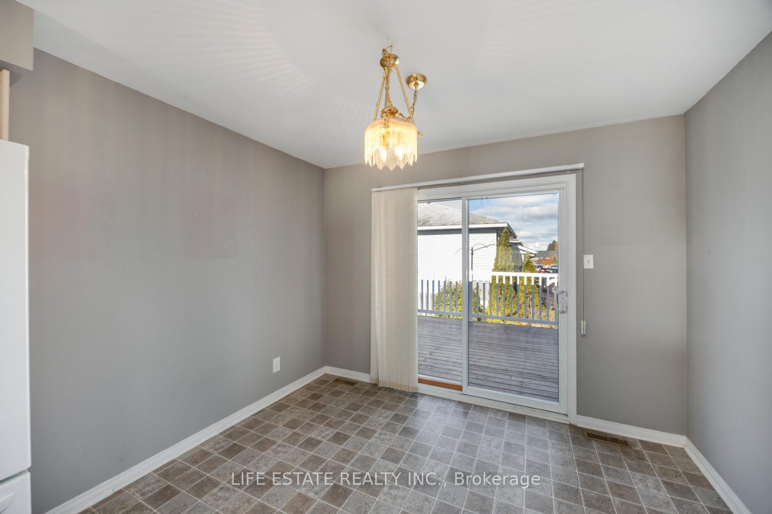 Photo 7 of 72 Calverley Street, Orillia — HOMEH