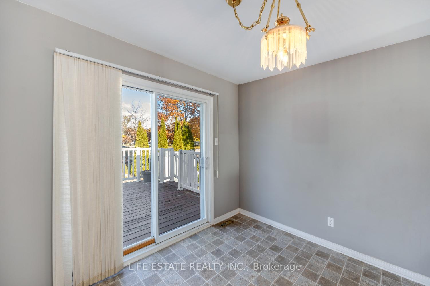 Photo 9 of 72 Calverley Street, Orillia — HOMEH
