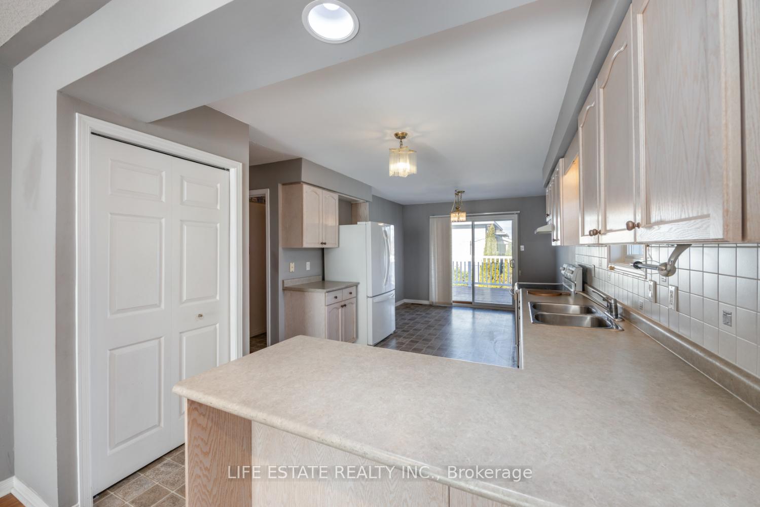 Photo 13 of 72 Calverley Street, Orillia — HOMEH