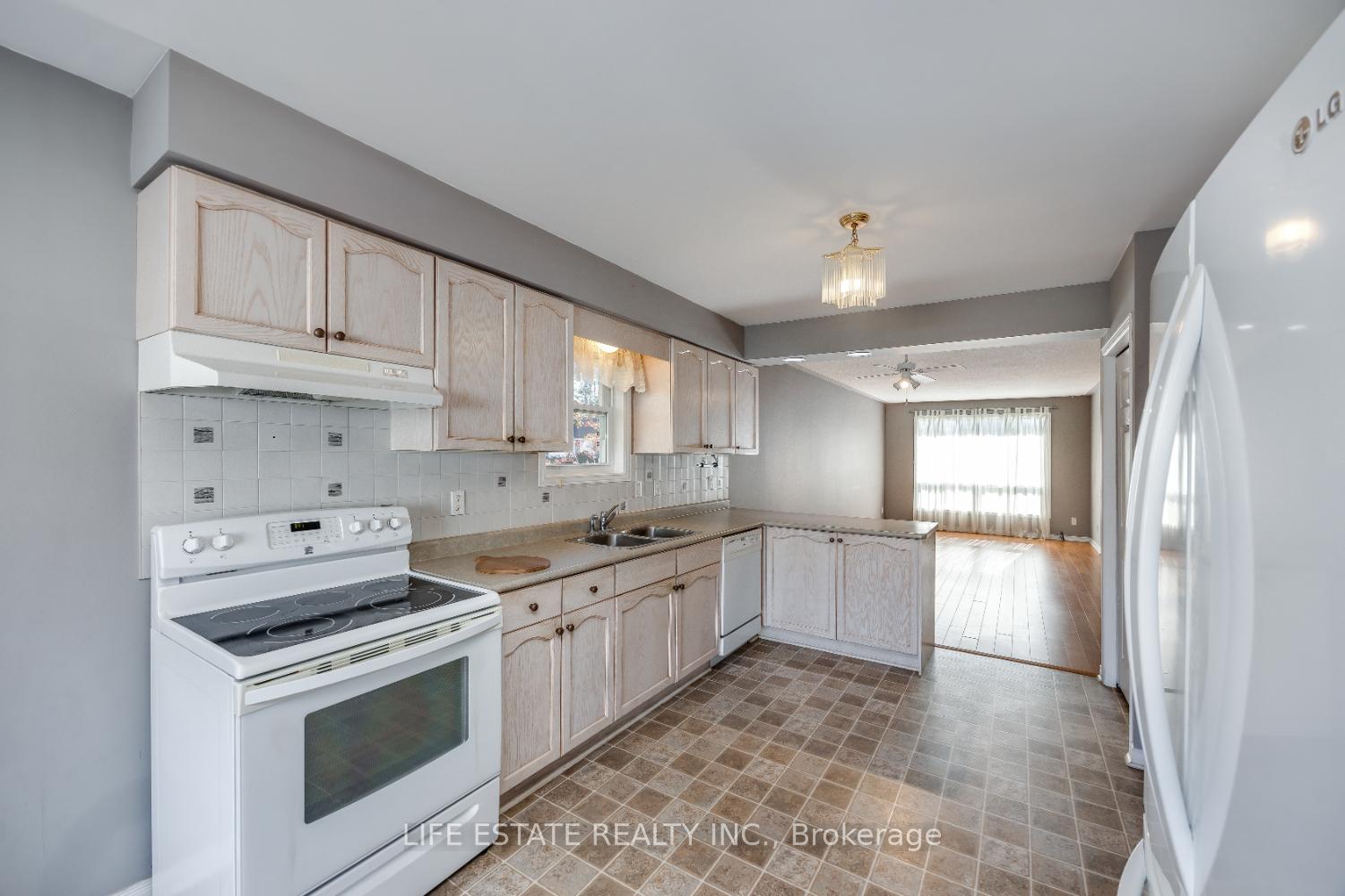 Photo 15 of 72 Calverley Street, Orillia — HOMEH