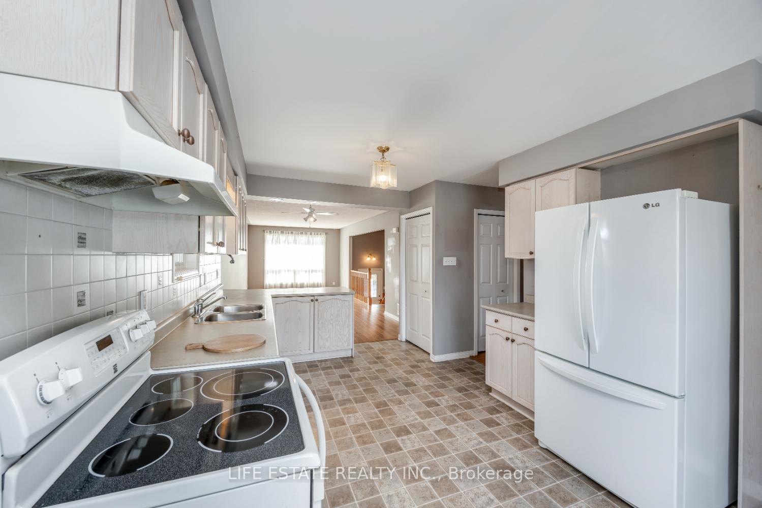 Photo 16 of 72 Calverley Street, Orillia — HOMEH