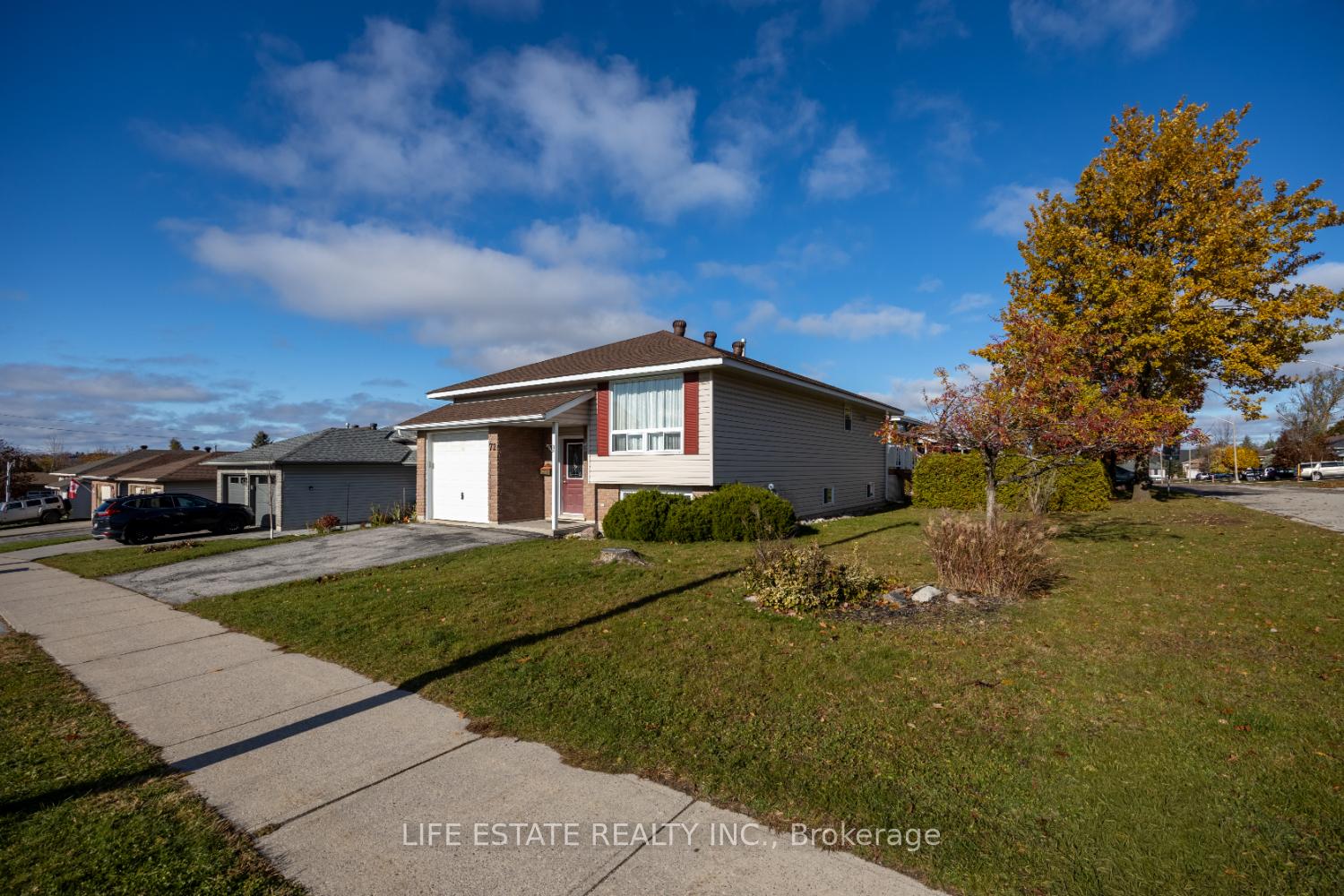 Photo 22 of 72 Calverley Street, Orillia — HOMEH