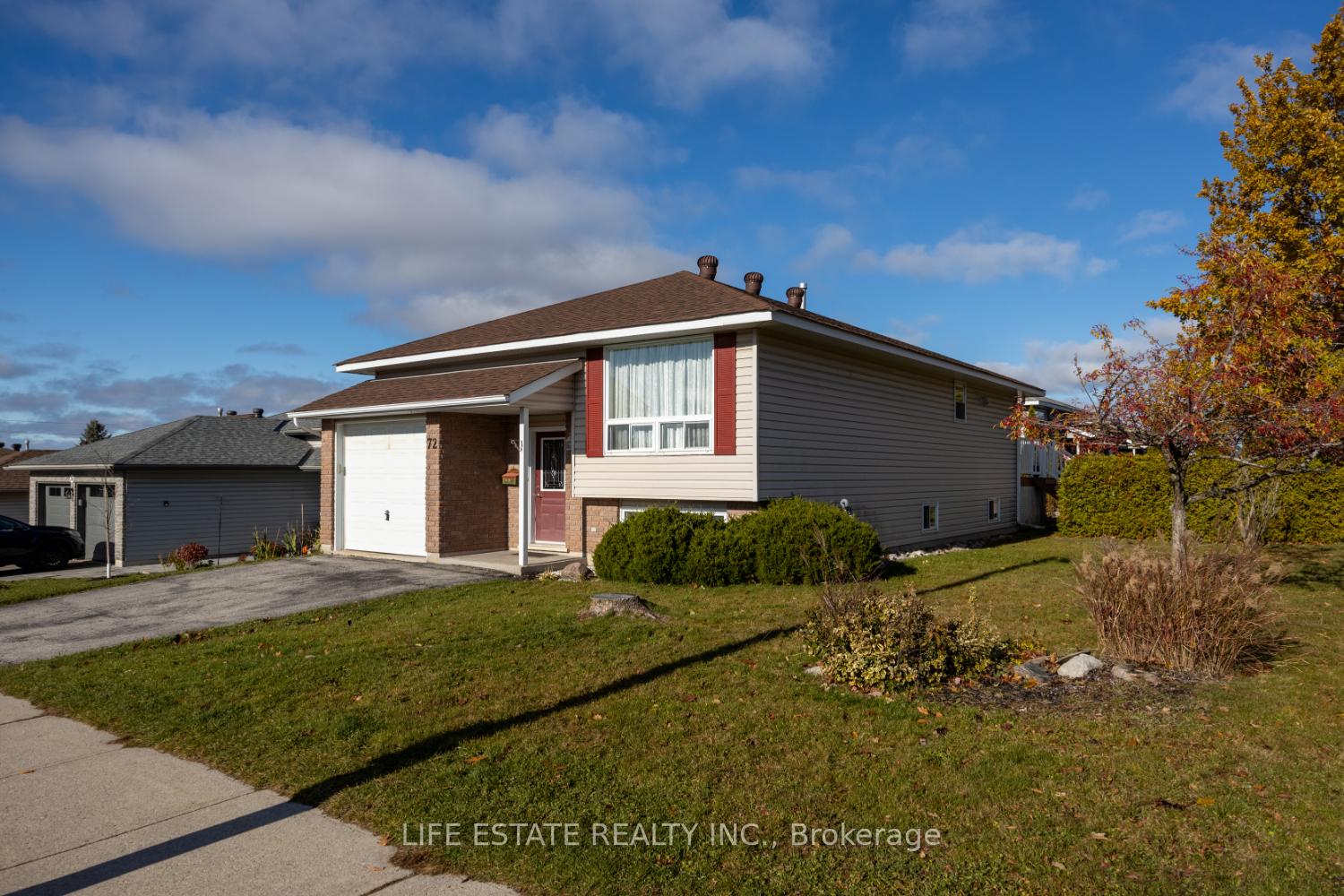 Photo 23 of 72 Calverley Street, Orillia — HOMEH
