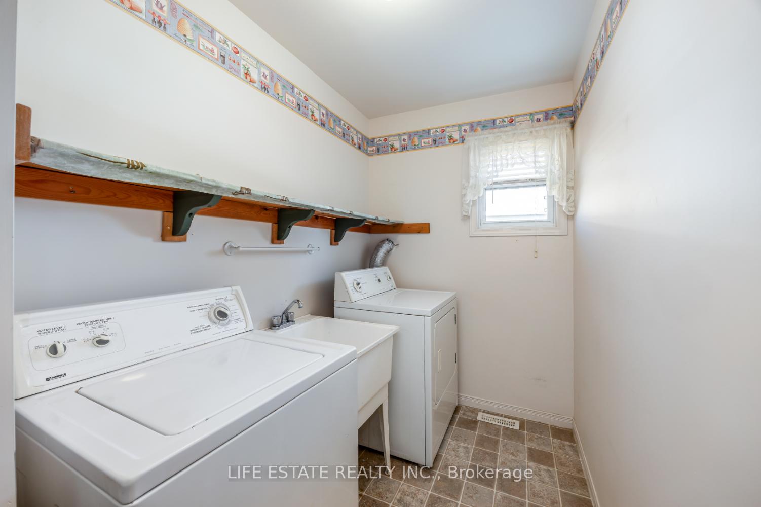 Photo 25 of 72 Calverley Street, Orillia — HOMEH
