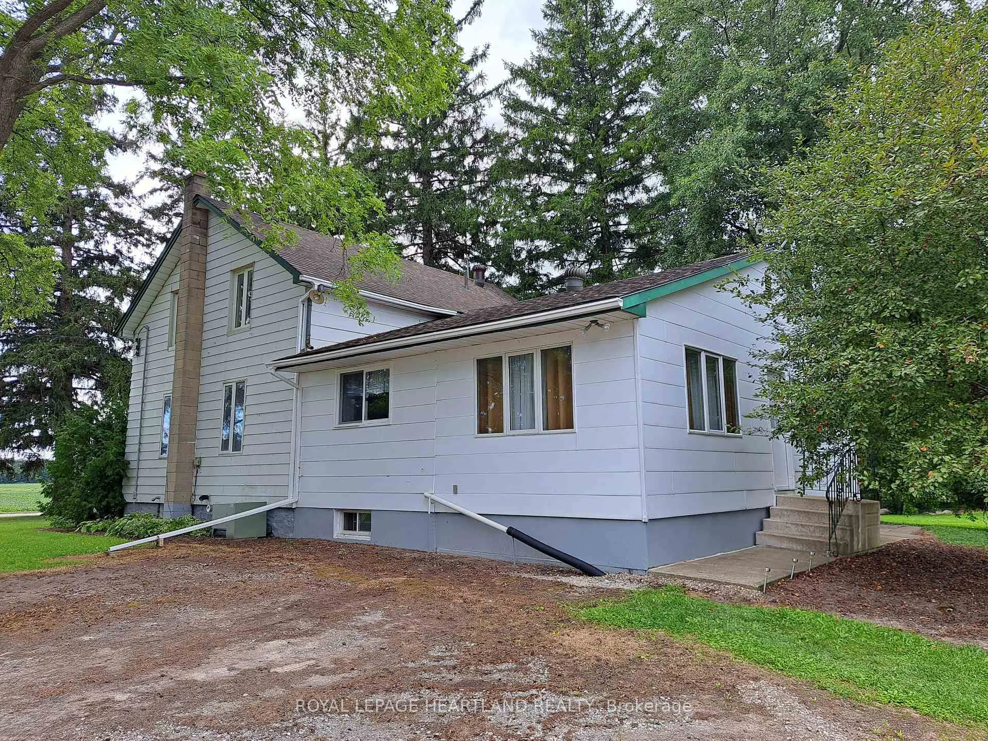 Photo 4 of 27524 New Ontario Road, North Middlesex, Rural North Middlesex — HOMEH