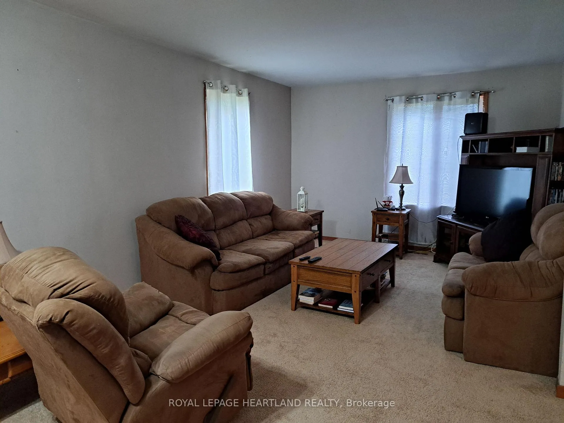 Photo 5 of 27524 New Ontario Road, North Middlesex, Rural North Middlesex — HOMEH