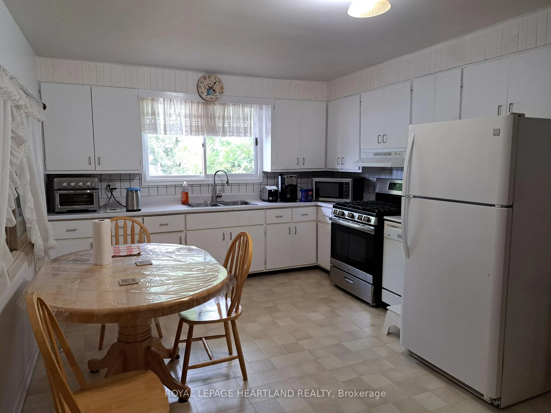 Photo 8 of 27524 New Ontario Road, North Middlesex, Rural North Middlesex — HOMEH