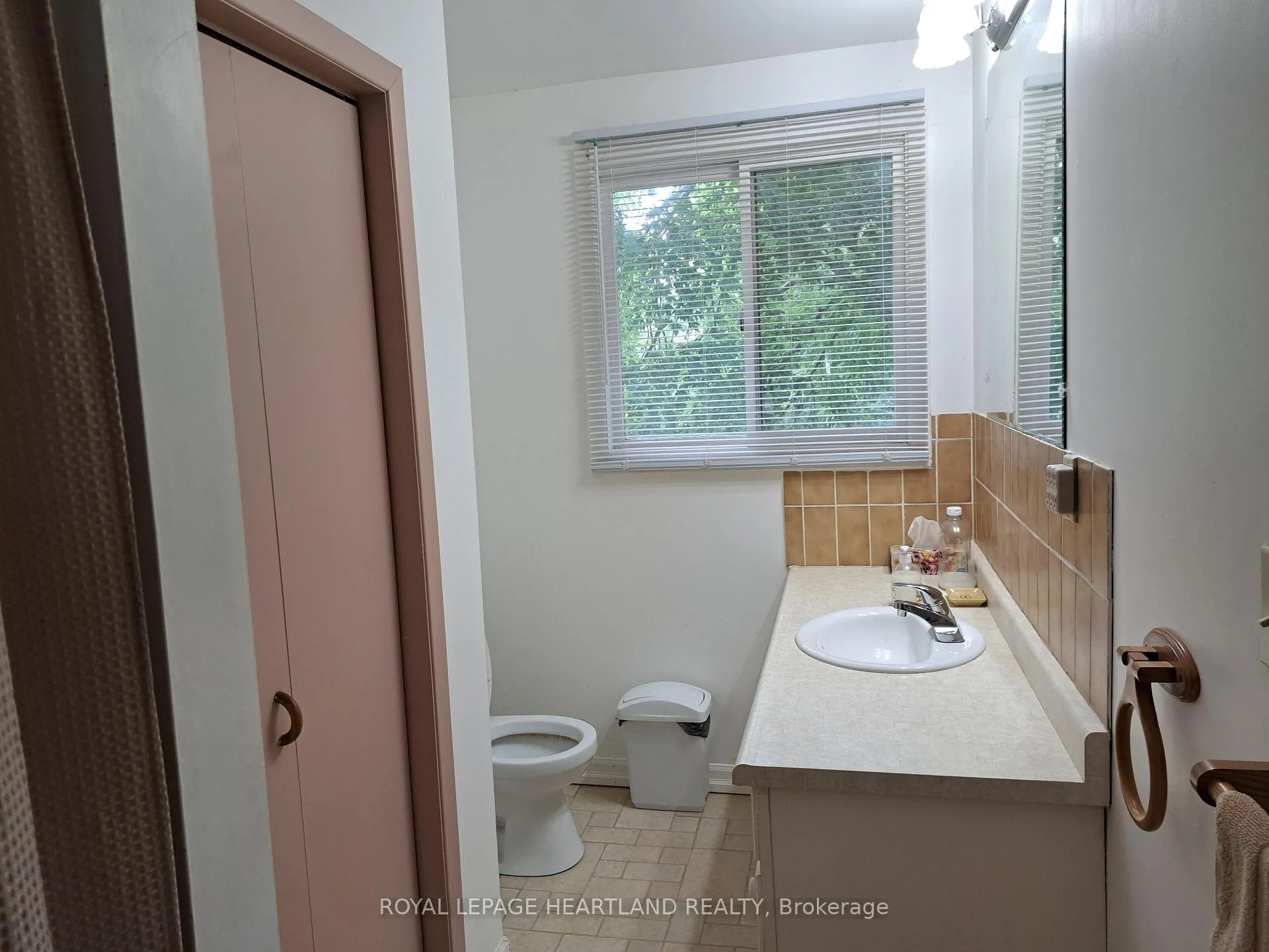 Photo 17 of 27524 New Ontario Road, North Middlesex, Rural North Middlesex — HOMEH