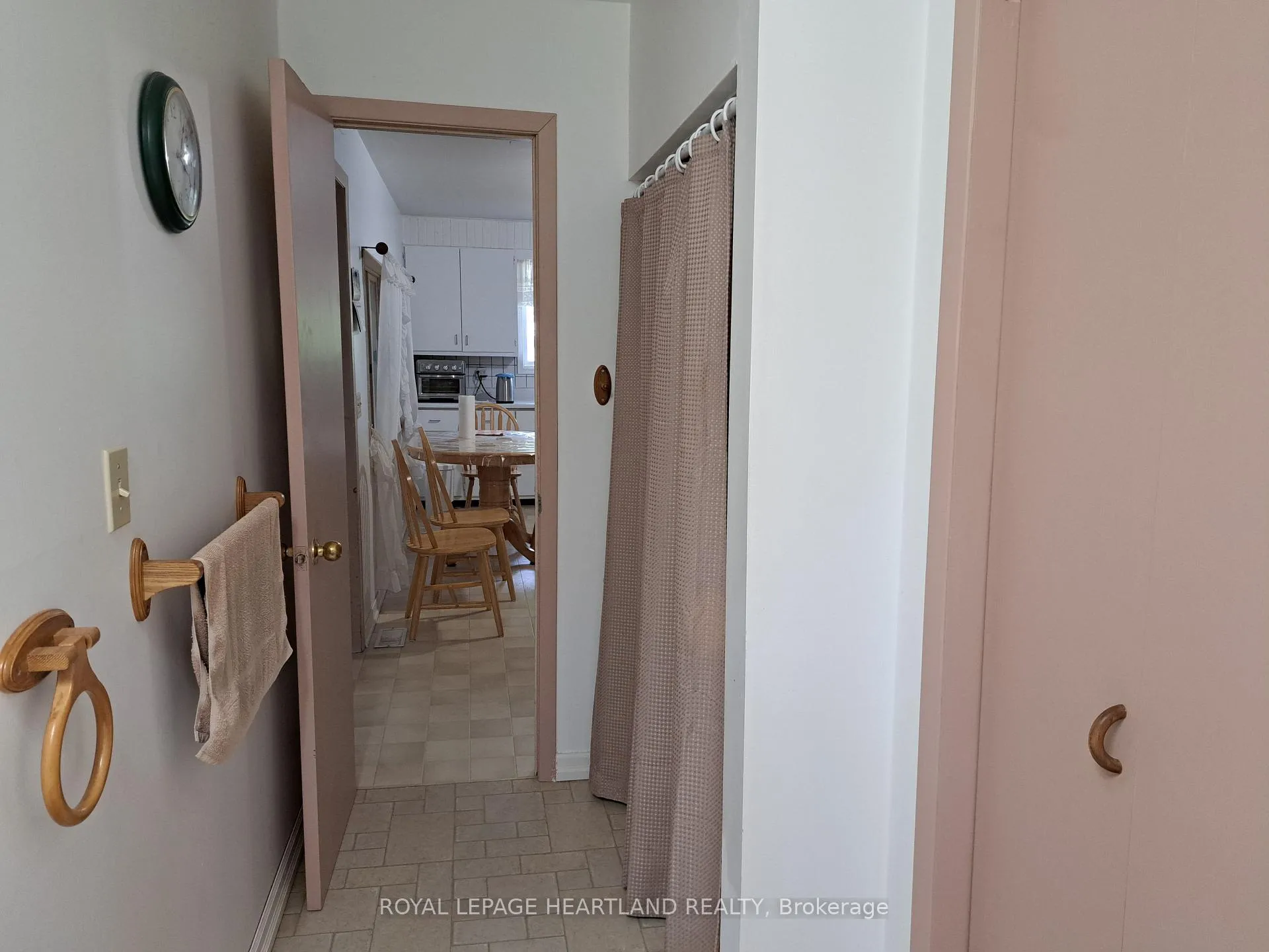 Photo 18 of 27524 New Ontario Road, North Middlesex, Rural North Middlesex — HOMEH