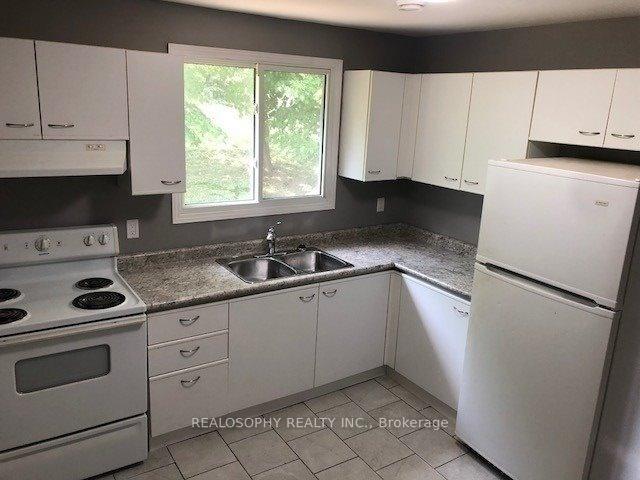 Photo 7 of 2 Christine Place, Orillia — HOMEH