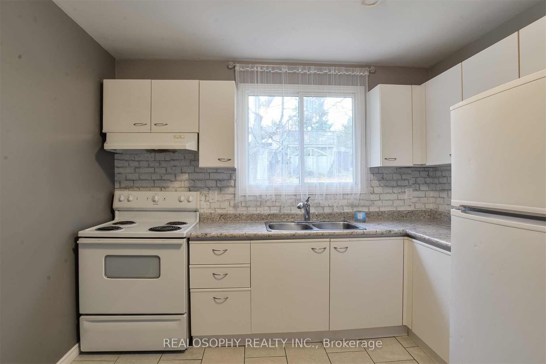 Photo 8 of 2 Christine Place, Orillia — HOMEH
