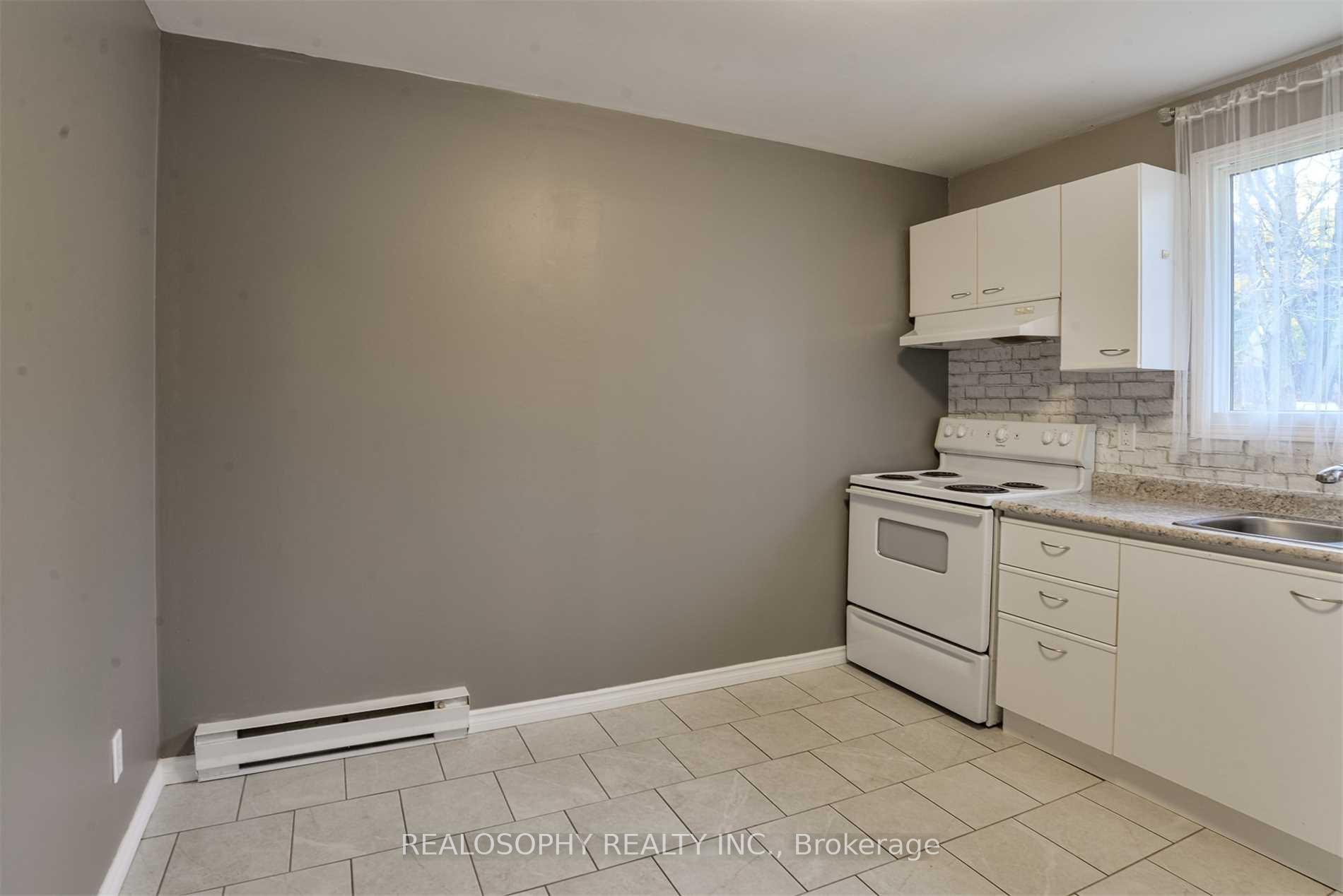 Photo 9 of 2 Christine Place, Orillia — HOMEH