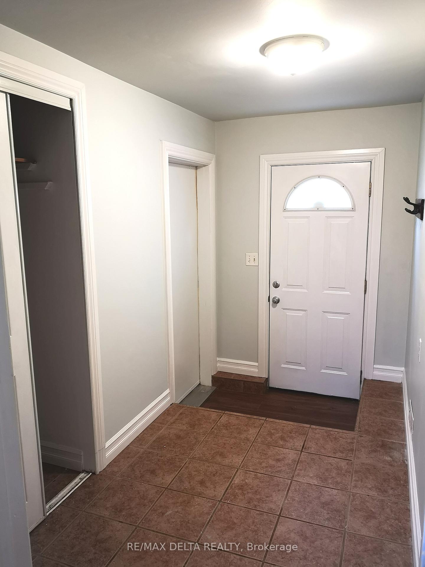 Photo 3 of 1758 Bromont Way, Ottawa, Chateauneuf — HOMEH