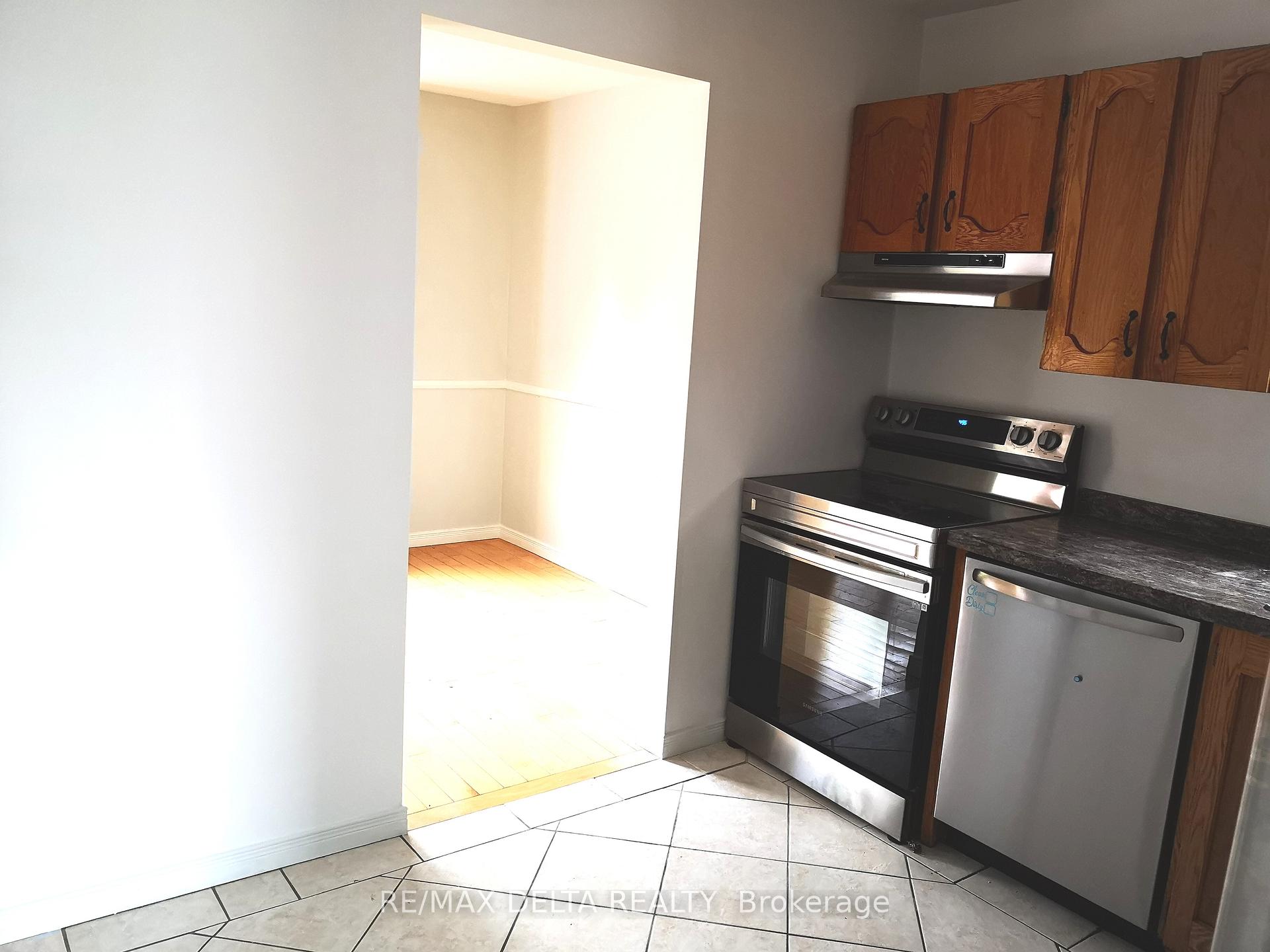 Photo 5 of 1758 Bromont Way, Ottawa, Chateauneuf — HOMEH