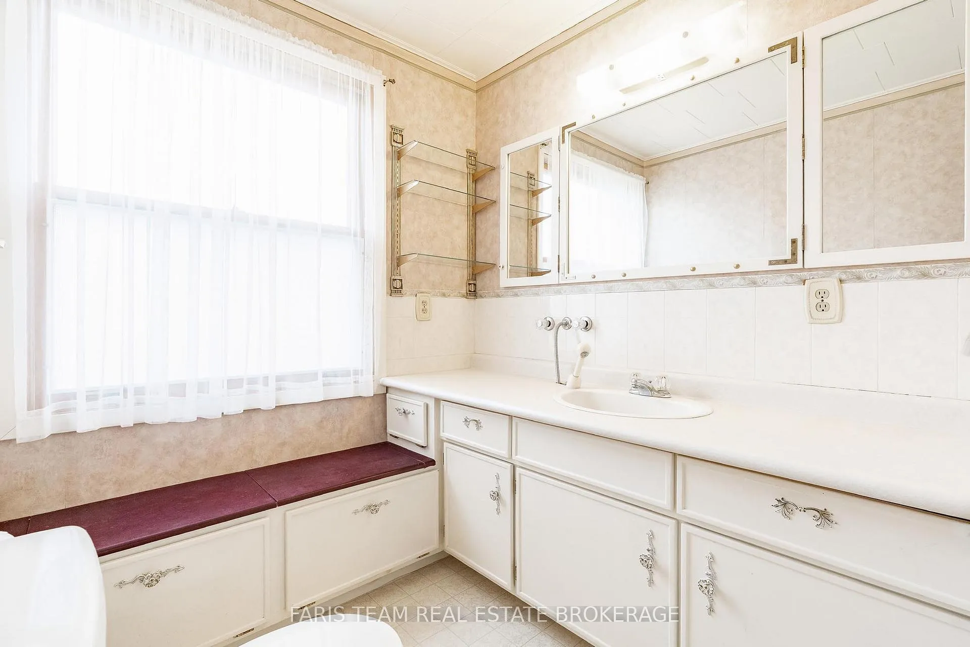 Photo 31 of 175 Mary Street, Orillia — HOMEH