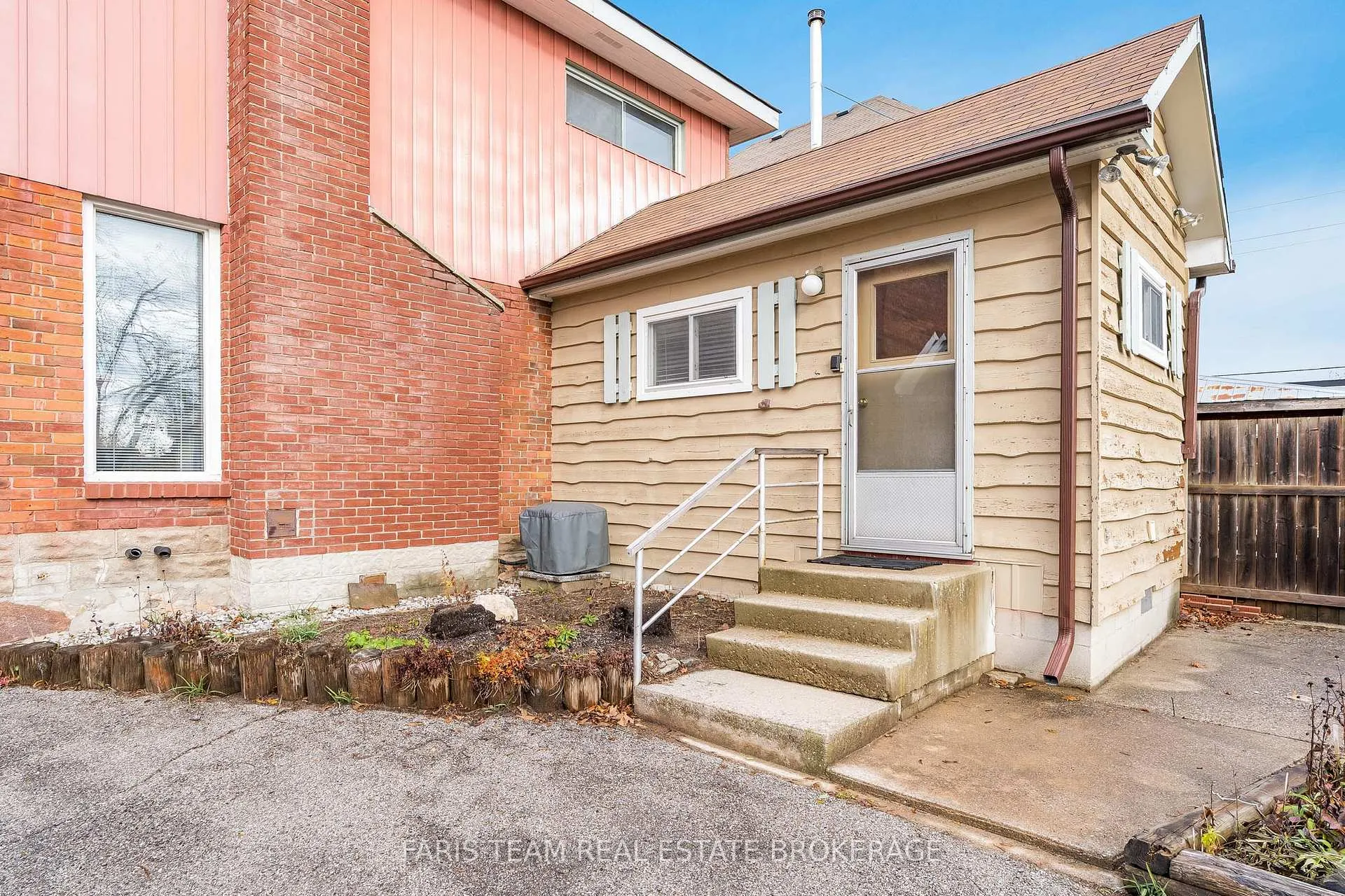 Photo 33 of 175 Mary Street, Orillia — HOMEH