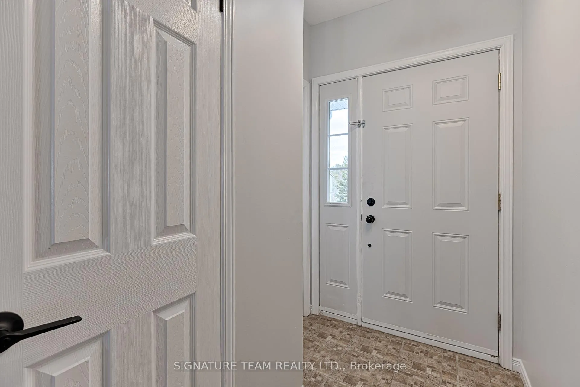 Photo 3 of 20 Northbrook Road, Petawawa — HOMEH