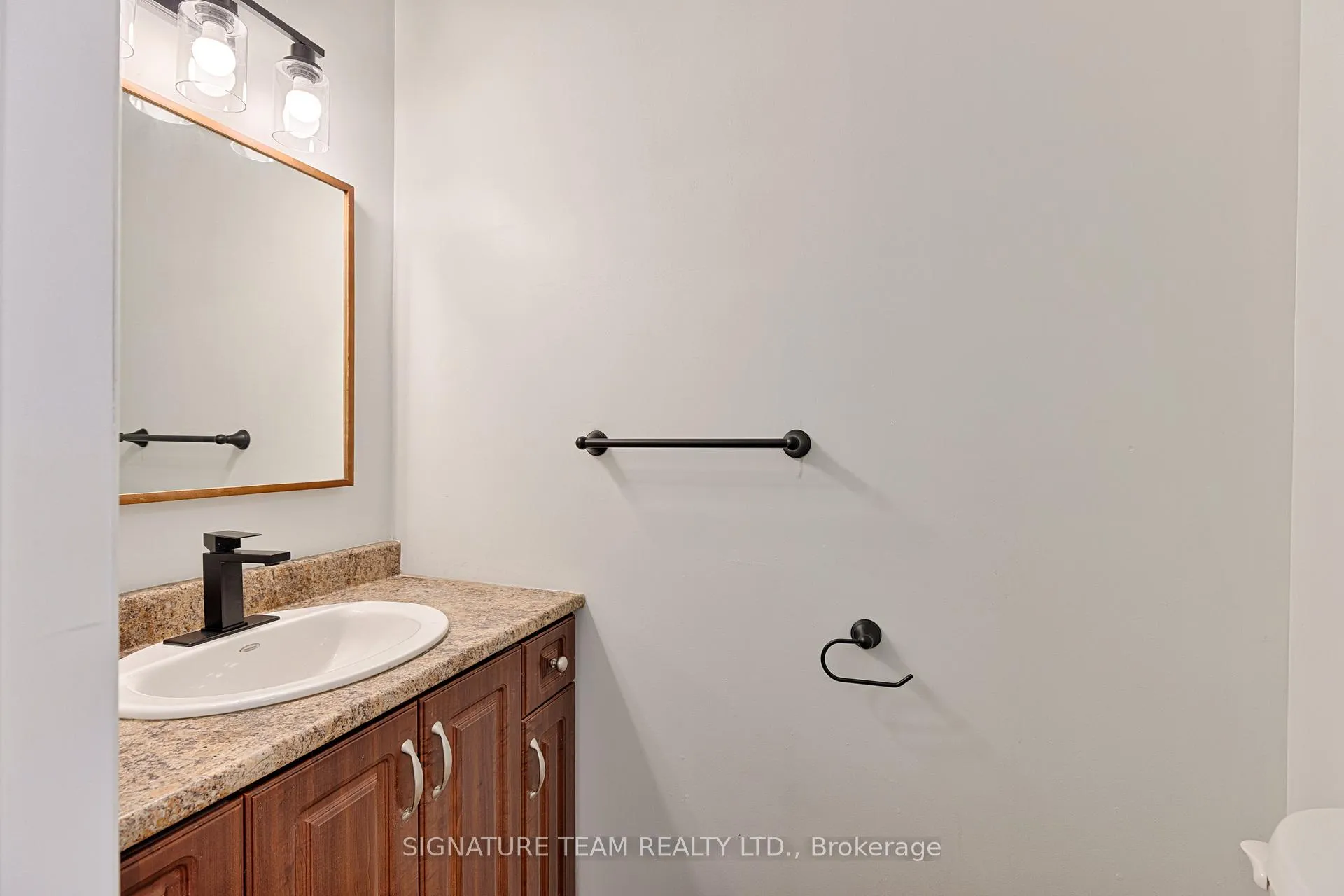 Photo 4 of 20 Northbrook Road, Petawawa — HOMEH