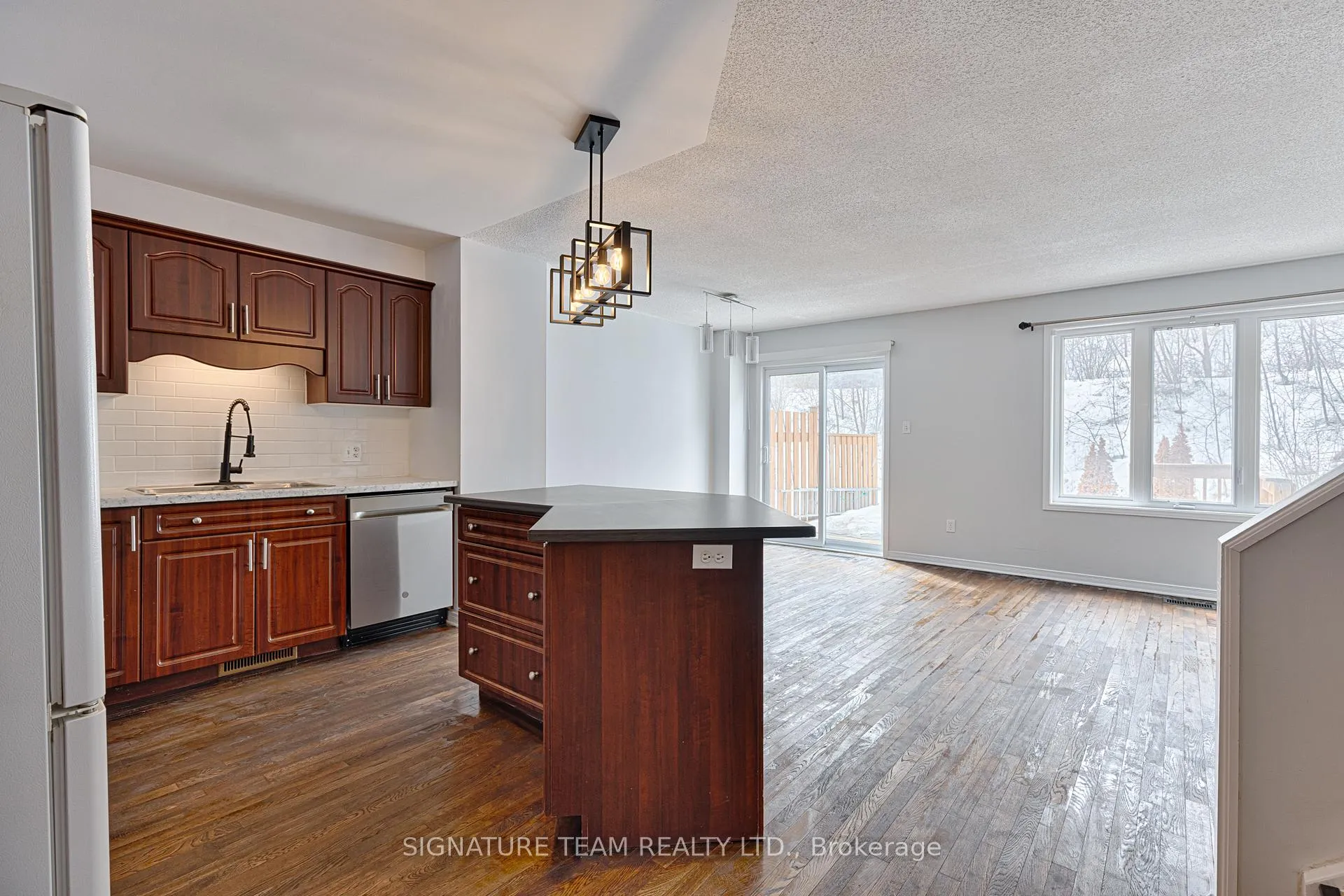 Photo 6 of 20 Northbrook Road, Petawawa — HOMEH