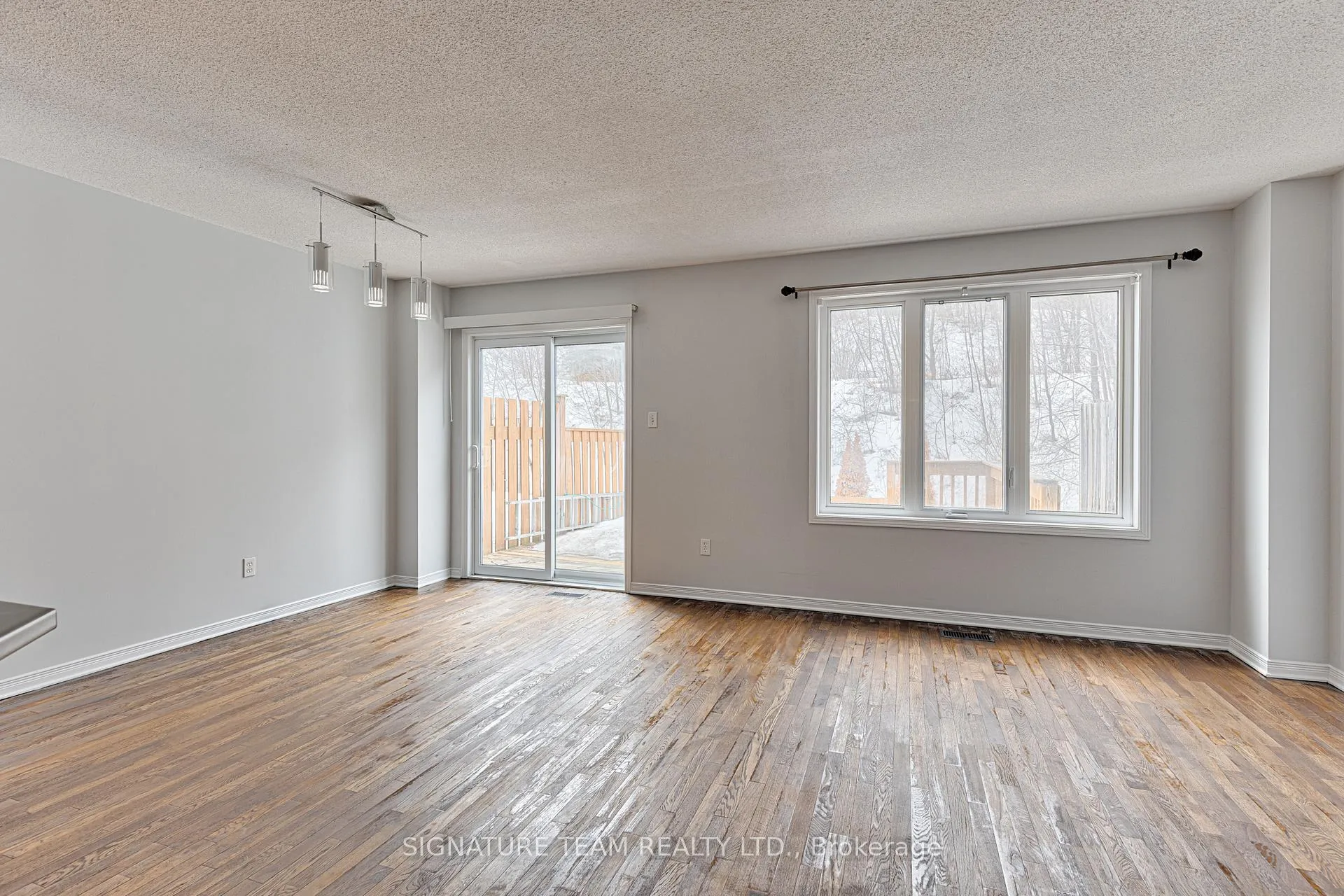 Photo 7 of 20 Northbrook Road, Petawawa — HOMEH