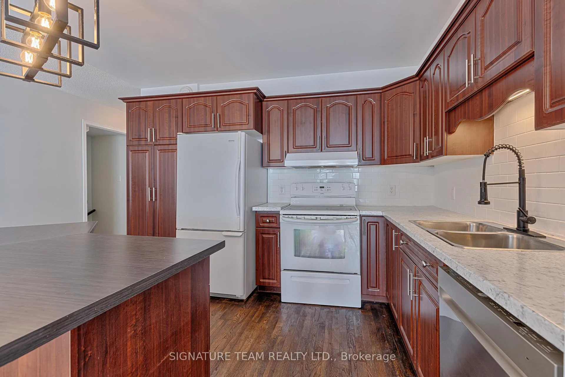 Photo 8 of 20 Northbrook Road, Petawawa — HOMEH