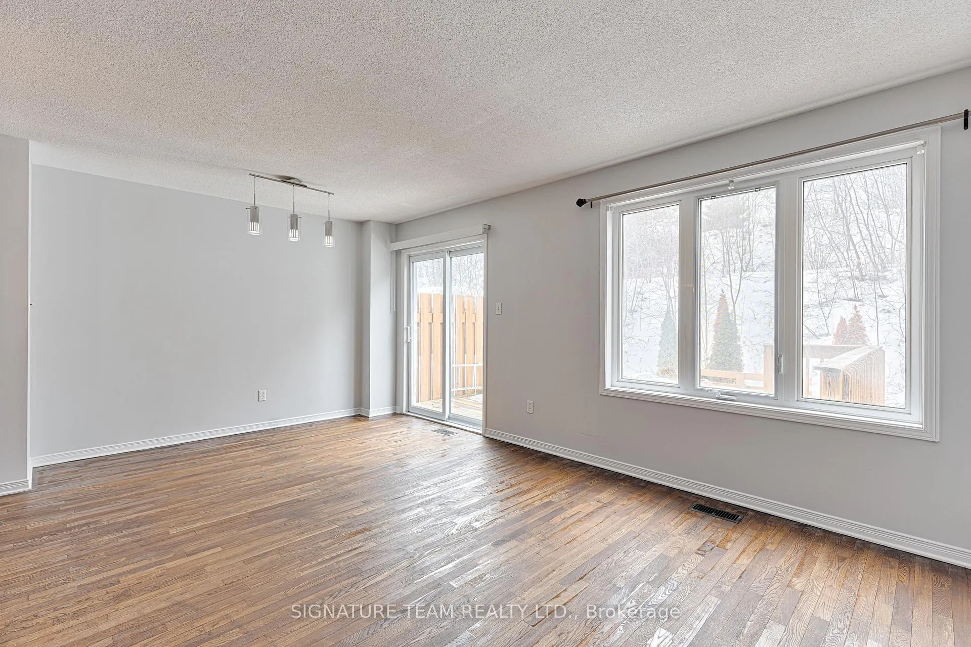 Photo 10 of 20 Northbrook Road, Petawawa — HOMEH