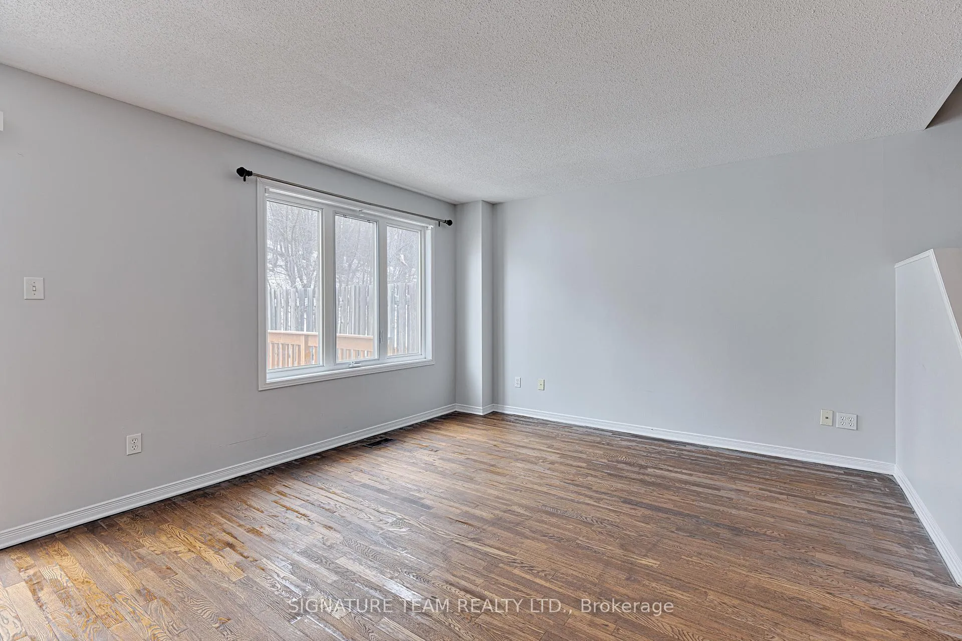 Photo 11 of 20 Northbrook Road, Petawawa — HOMEH