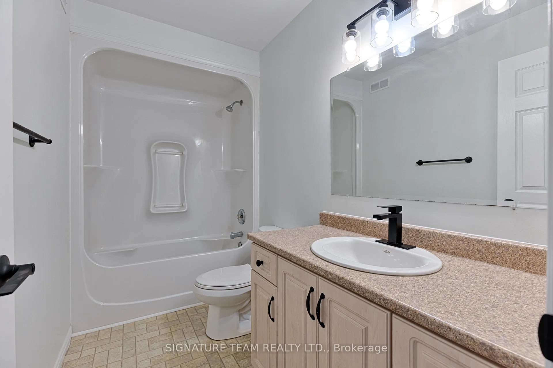 Photo 16 of 20 Northbrook Road, Petawawa — HOMEH