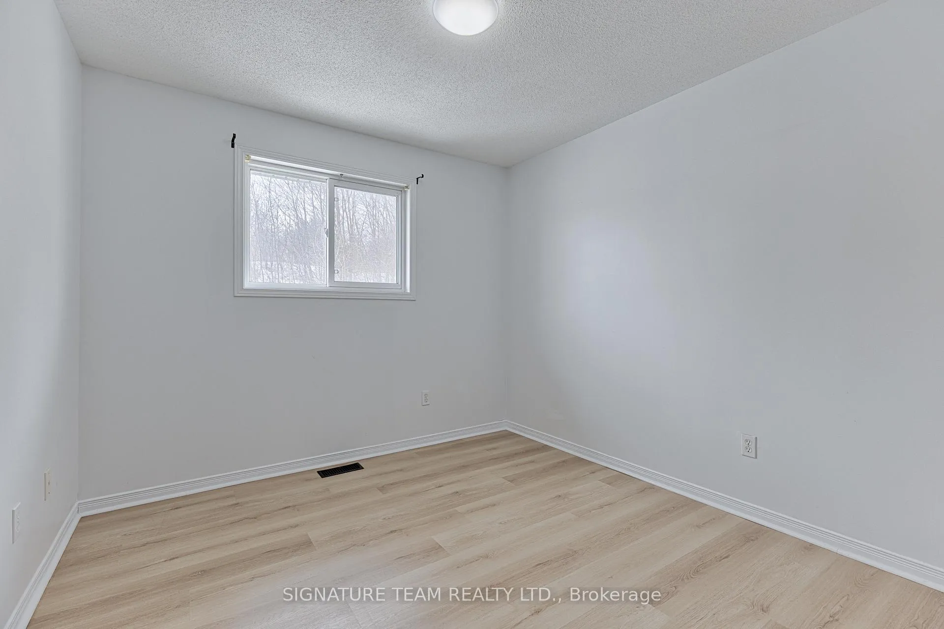 Photo 17 of 20 Northbrook Road, Petawawa — HOMEH