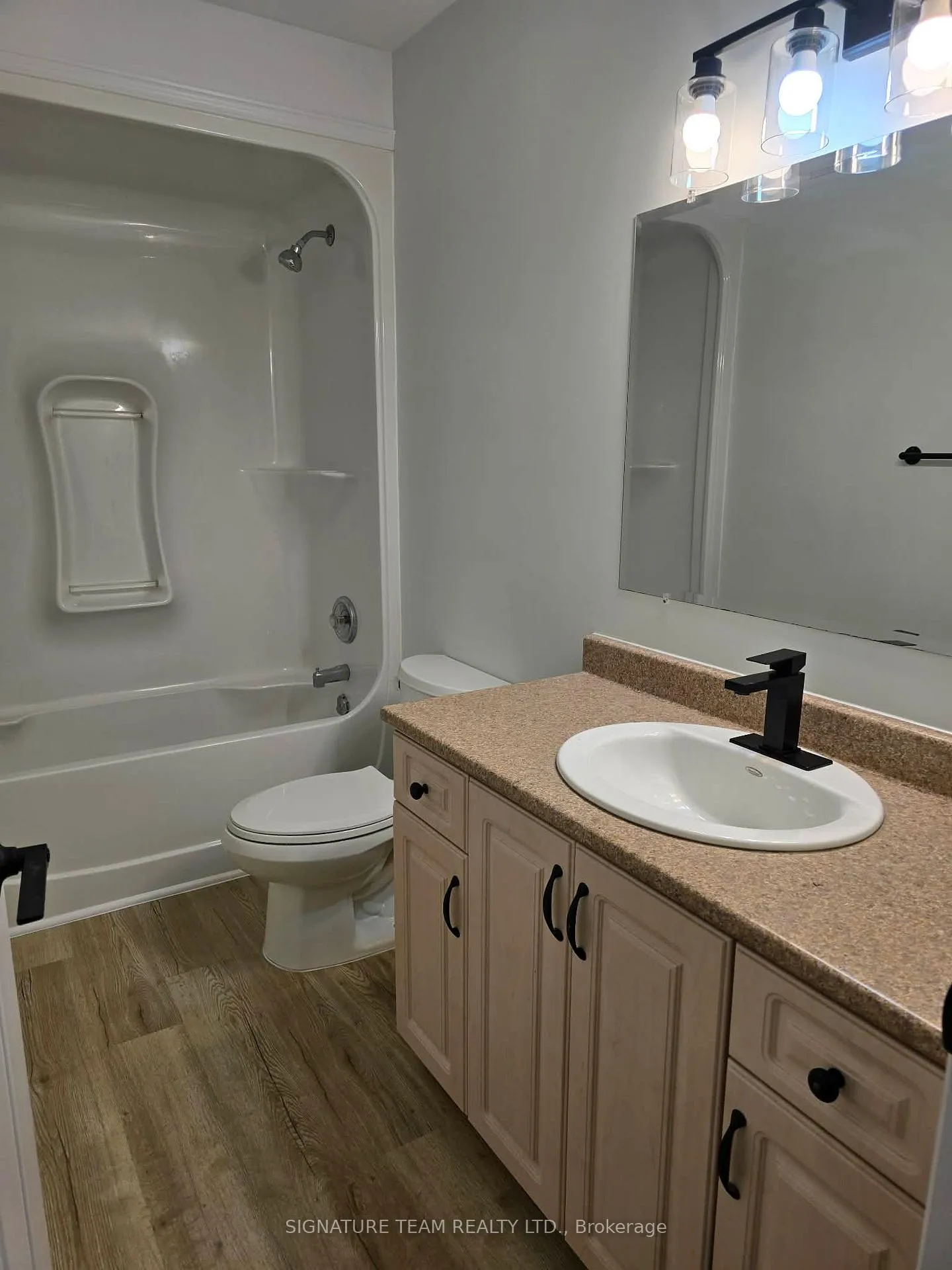 Photo 21 of 20 Northbrook Road, Petawawa — HOMEH