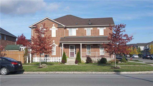 Front of 903 Mckay Crescent S