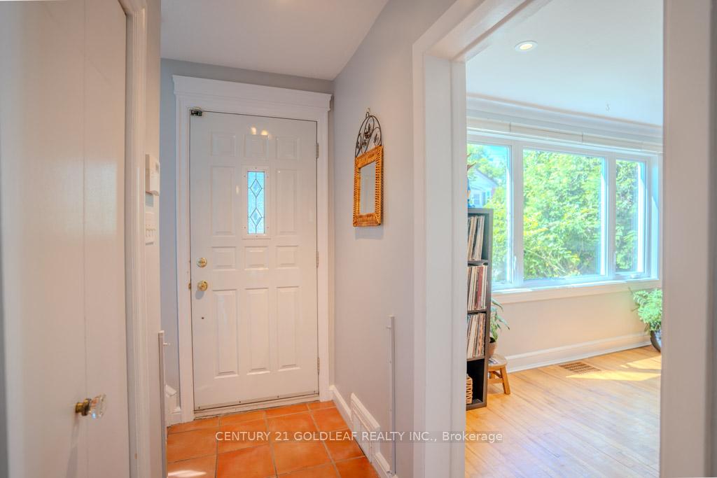 Photo 2 of 9 Queen Mary Street, Ottawa, Overbrook — HOMEH