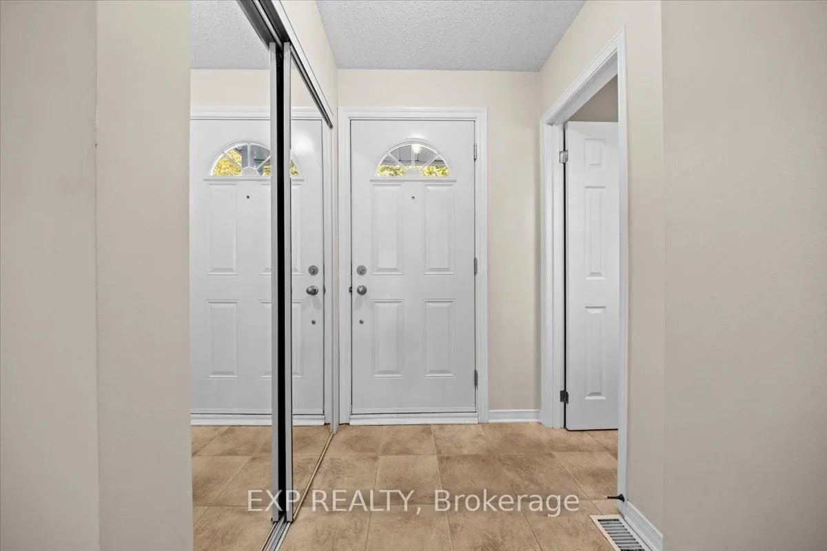 Photo 2 of 1678 Boisbriand Crescent, Ottawa, Chateauneuf — HOMEH