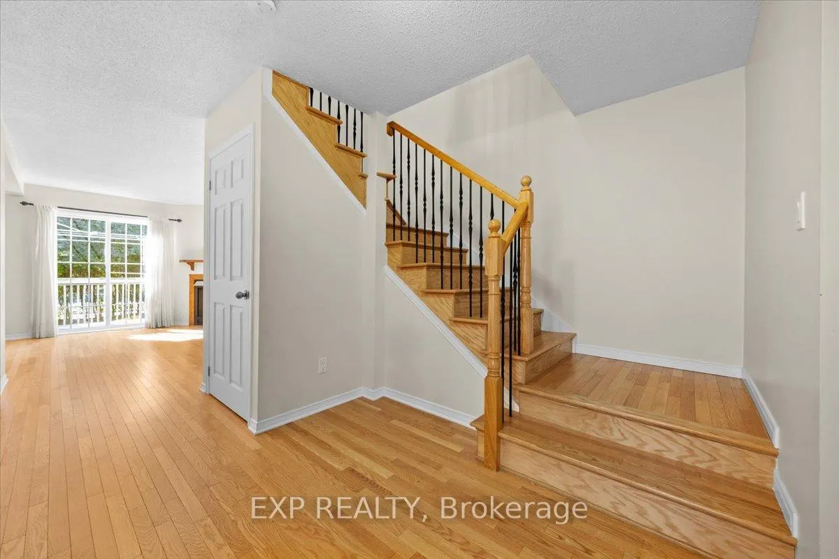 Photo 4 of 1678 Boisbriand Crescent, Ottawa, Chateauneuf — HOMEH