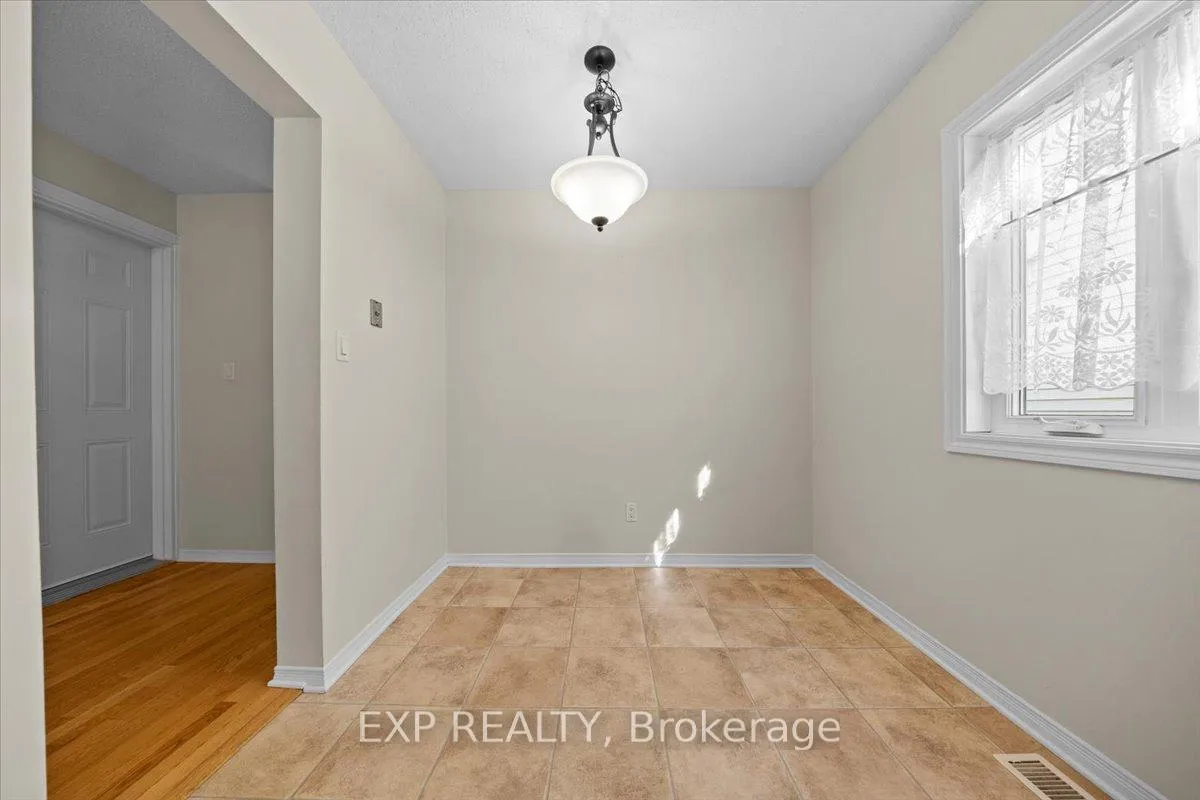 Photo 6 of 1678 Boisbriand Crescent, Ottawa, Chateauneuf — HOMEH
