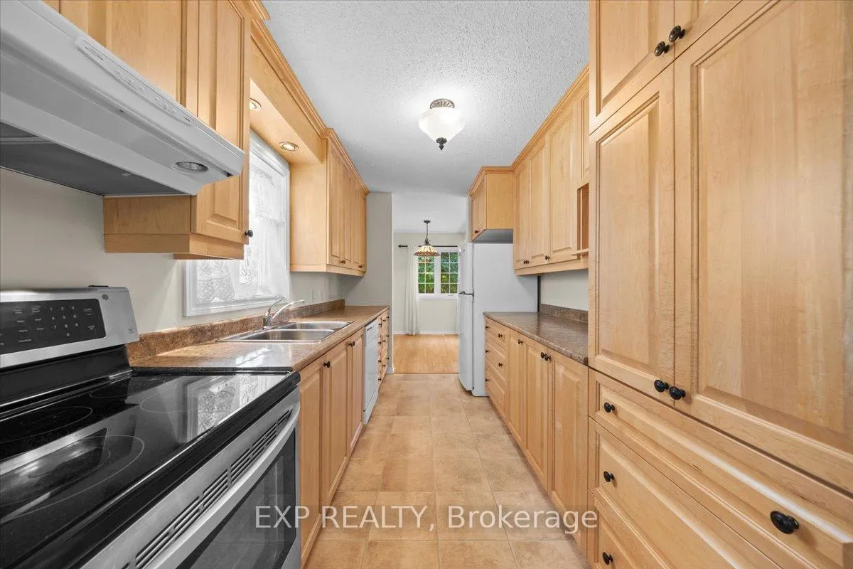 Photo 7 of 1678 Boisbriand Crescent, Ottawa, Chateauneuf — HOMEH