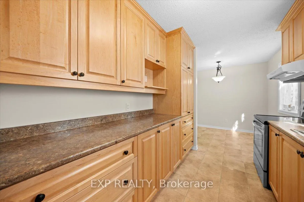 Photo 10 of 1678 Boisbriand Crescent, Ottawa, Chateauneuf — HOMEH