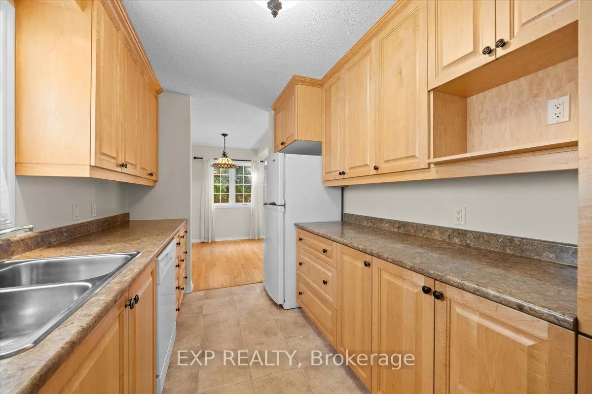 Photo 12 of 1678 Boisbriand Crescent, Ottawa, Chateauneuf — HOMEH