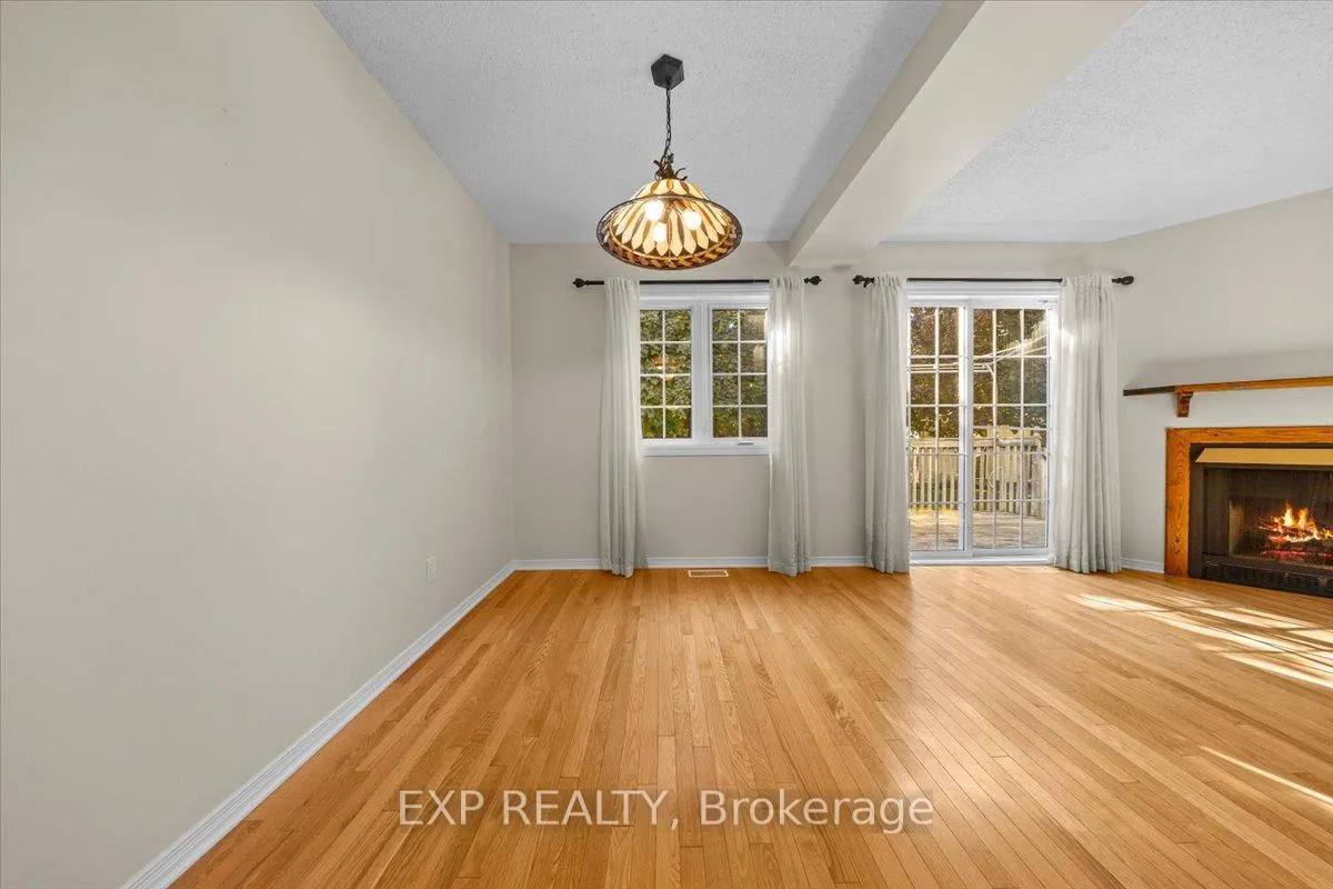 Photo 13 of 1678 Boisbriand Crescent, Ottawa, Chateauneuf — HOMEH