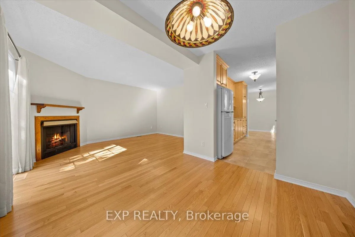 Photo 14 of 1678 Boisbriand Crescent, Ottawa, Chateauneuf — HOMEH