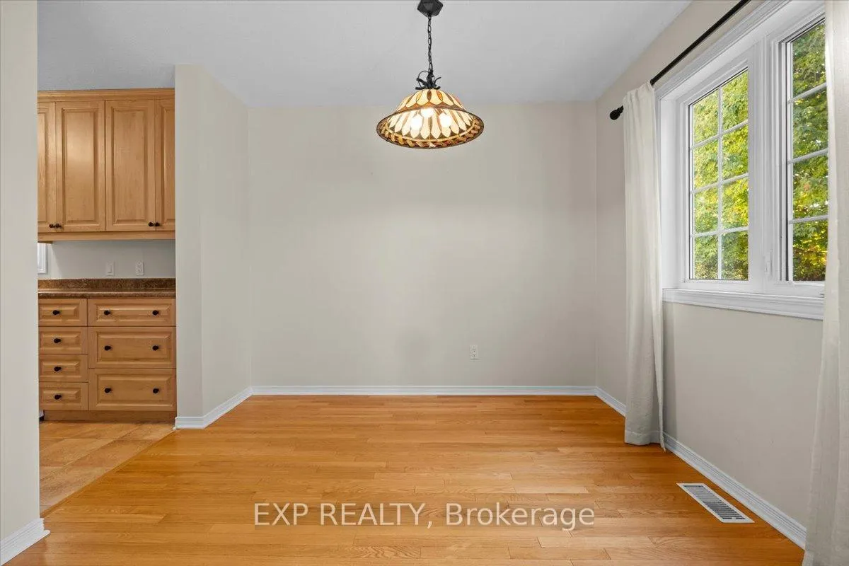 Photo 15 of 1678 Boisbriand Crescent, Ottawa, Chateauneuf — HOMEH