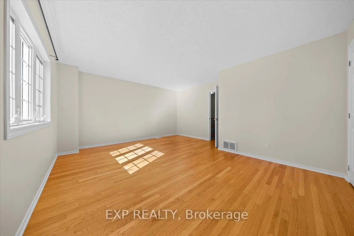 Photo 24 of 1678 Boisbriand Crescent, Ottawa, Chateauneuf — HOMEH