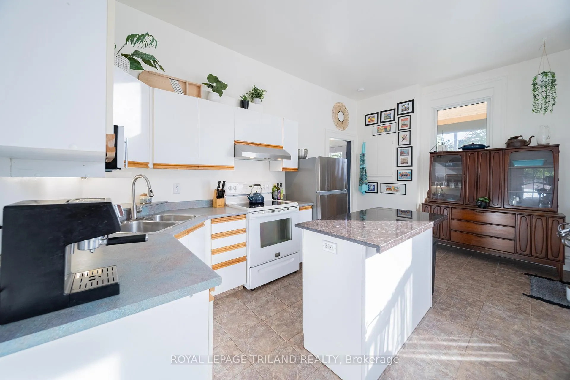 Photo 14 of 190 Emily Street, North Middlesex, Parkhill — HOMEH