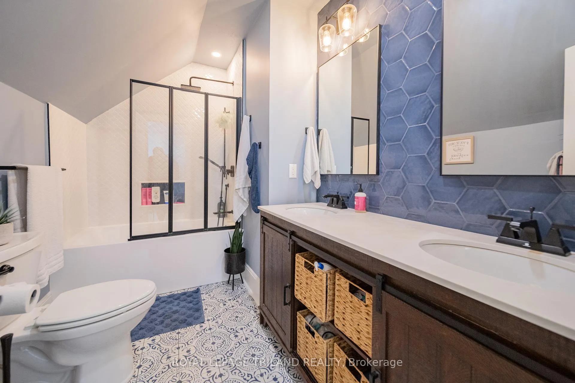 Photo 24 of 190 Emily Street, North Middlesex, Parkhill — HOMEH