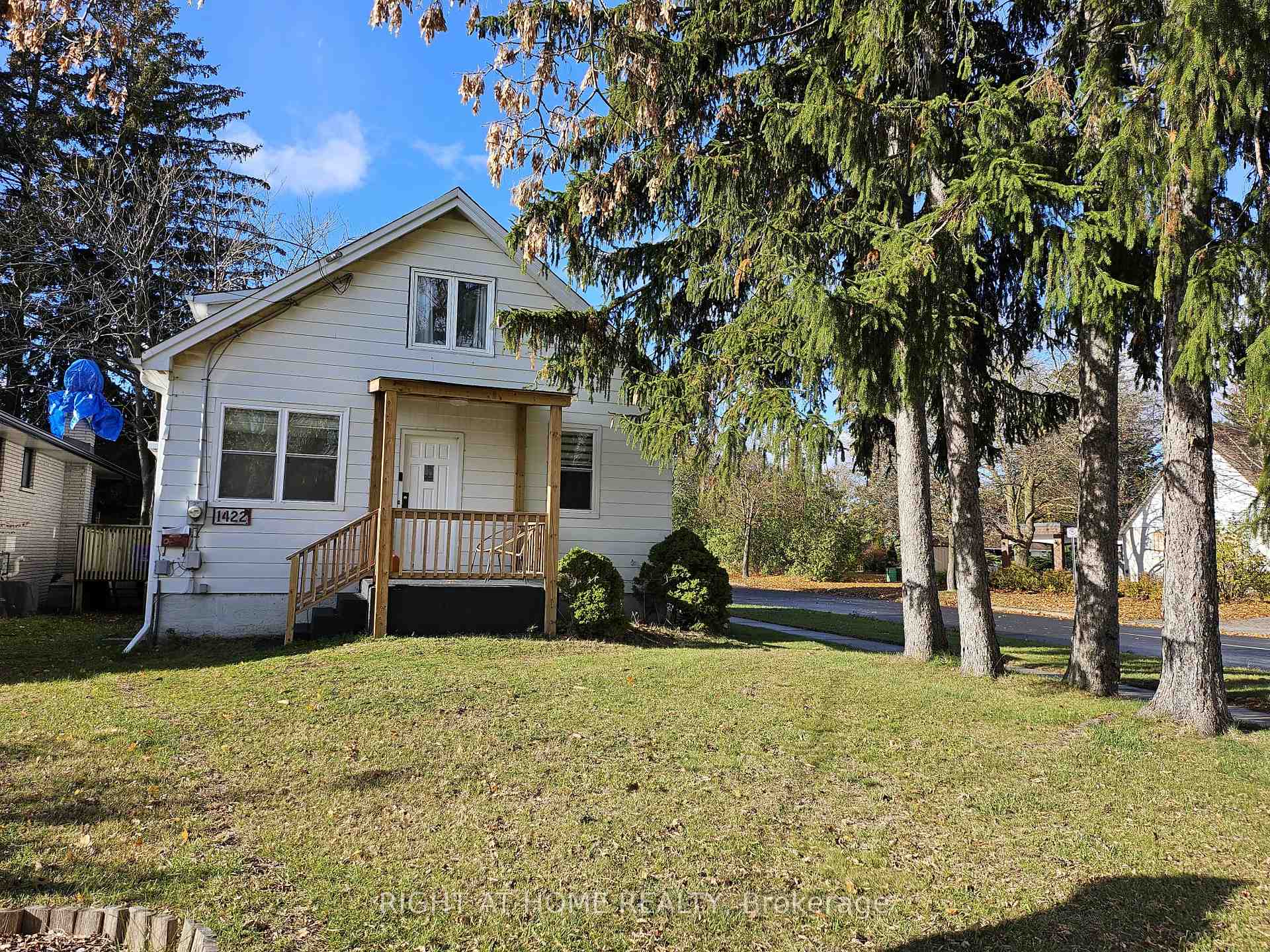 Photo 1 of 1422 Simcoe Street N, Oshawa, Samac — HOMEH