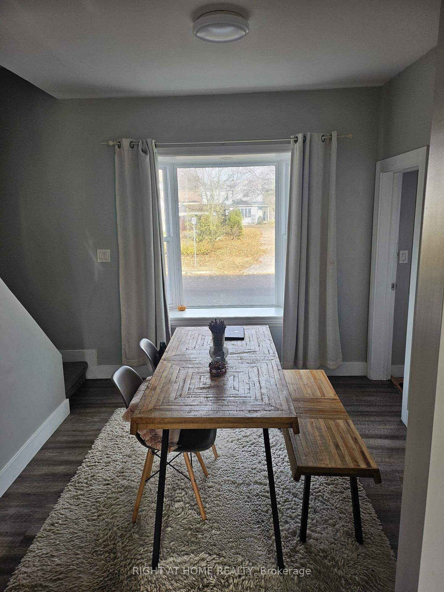 Photo 5 of 1422 Simcoe Street N, Oshawa, Samac — HOMEH